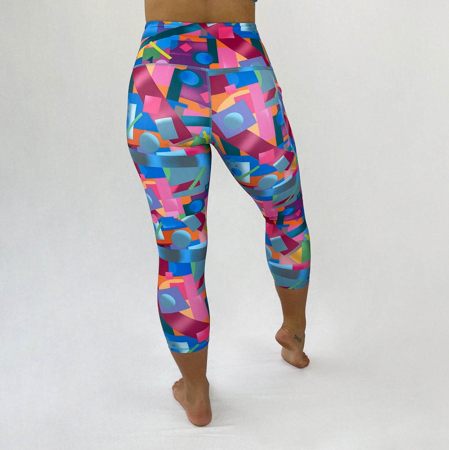 Art2Go 7/8 leggings Geo by Monique Baques back