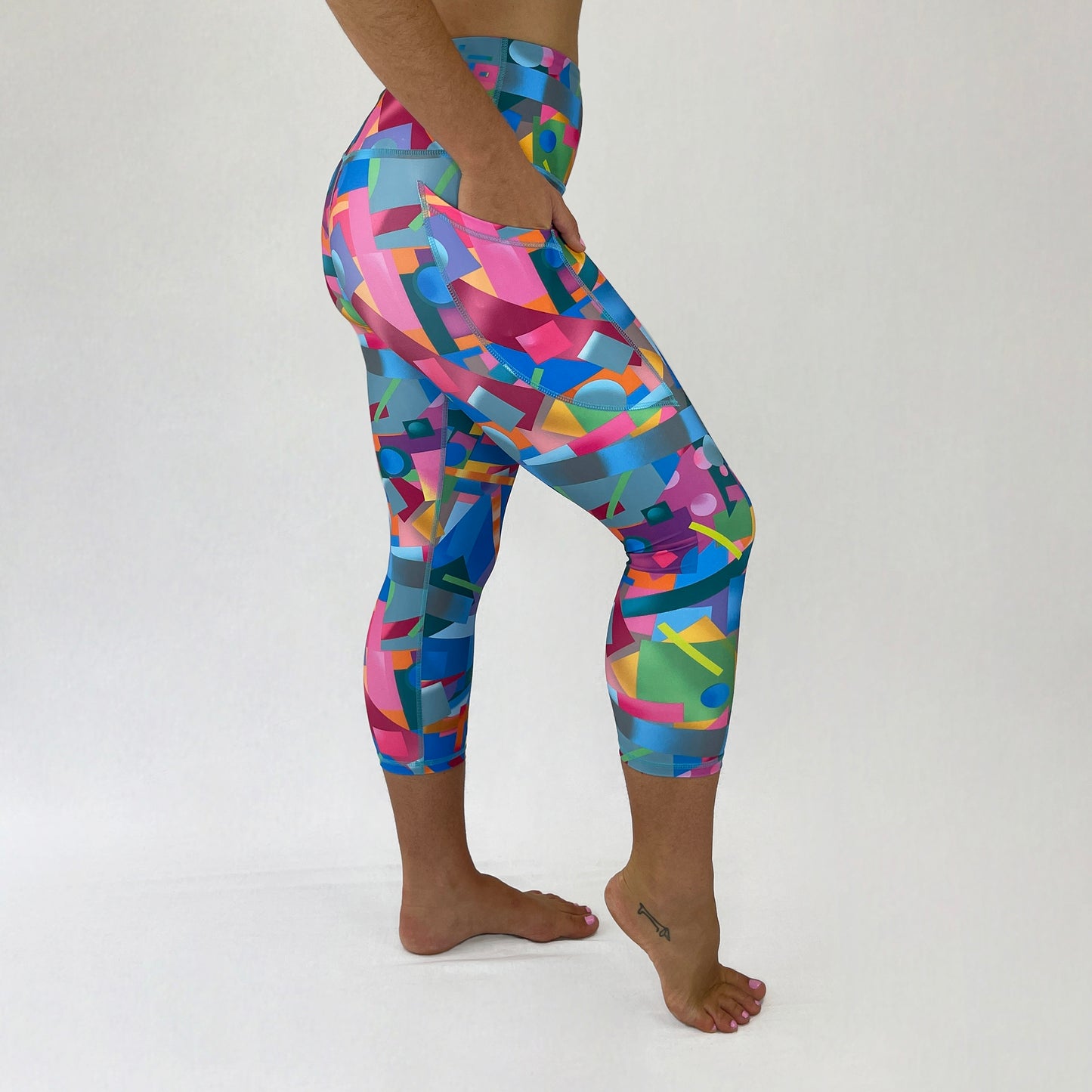 Art2Go 7/8 leggings Geo by Monique Baques side pocket