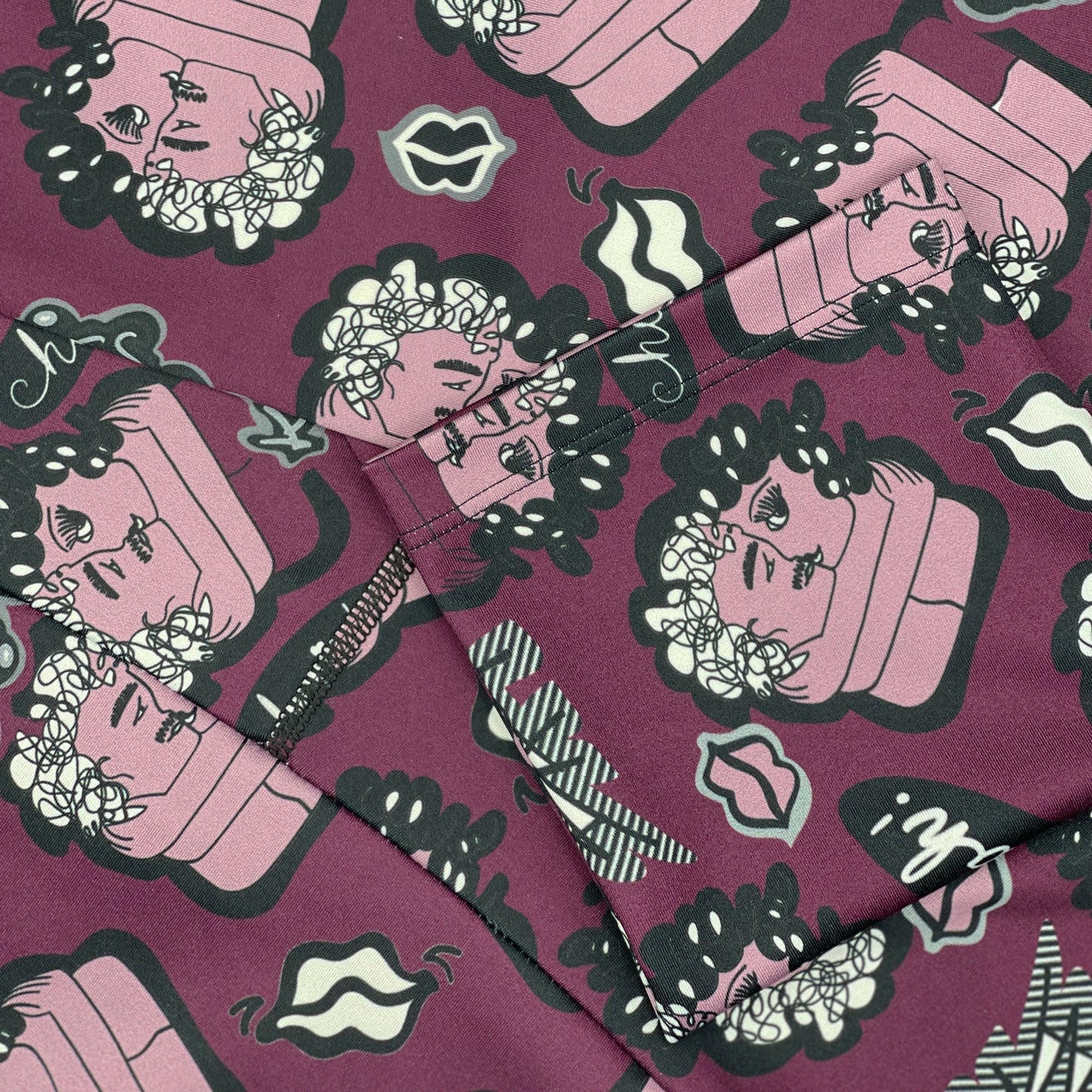 colourful leggings sustainably made with recycled materials - Purple The Kiss