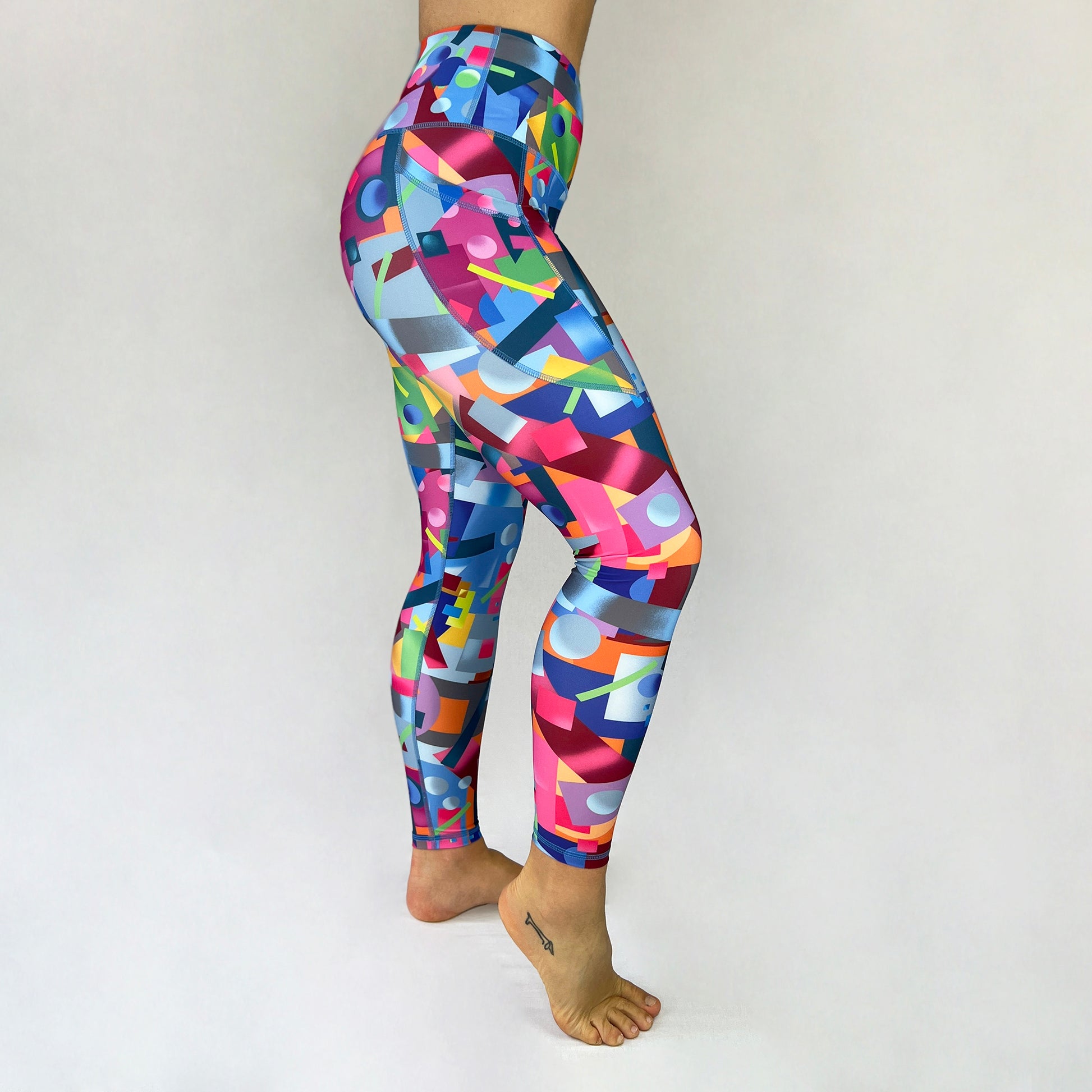 Geo 2022 Ltd full length leggings with pocket by Art2Go Monique Baques side pocket