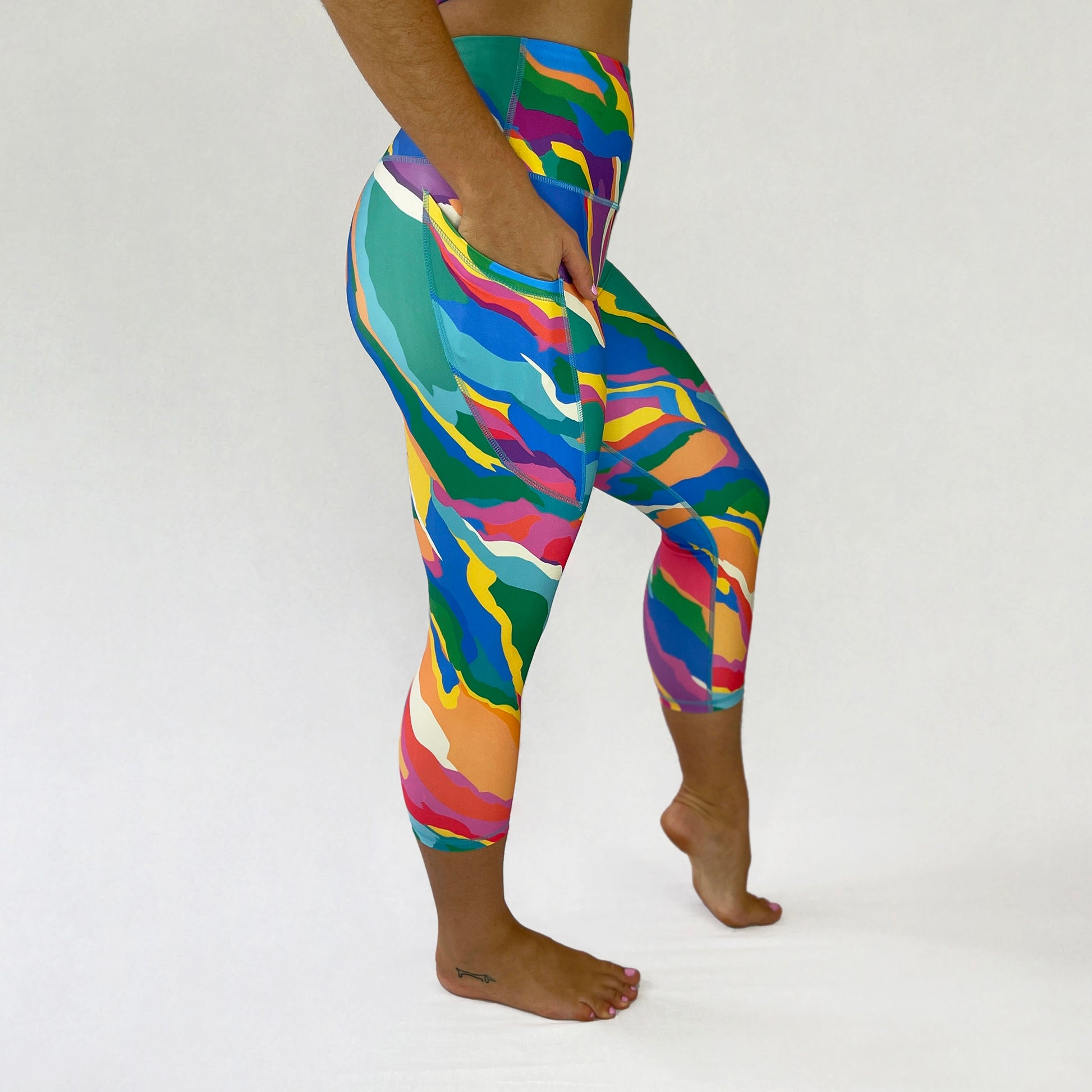 Art2Go 7/8 leggings Rainbow by Monique Baques side pocket