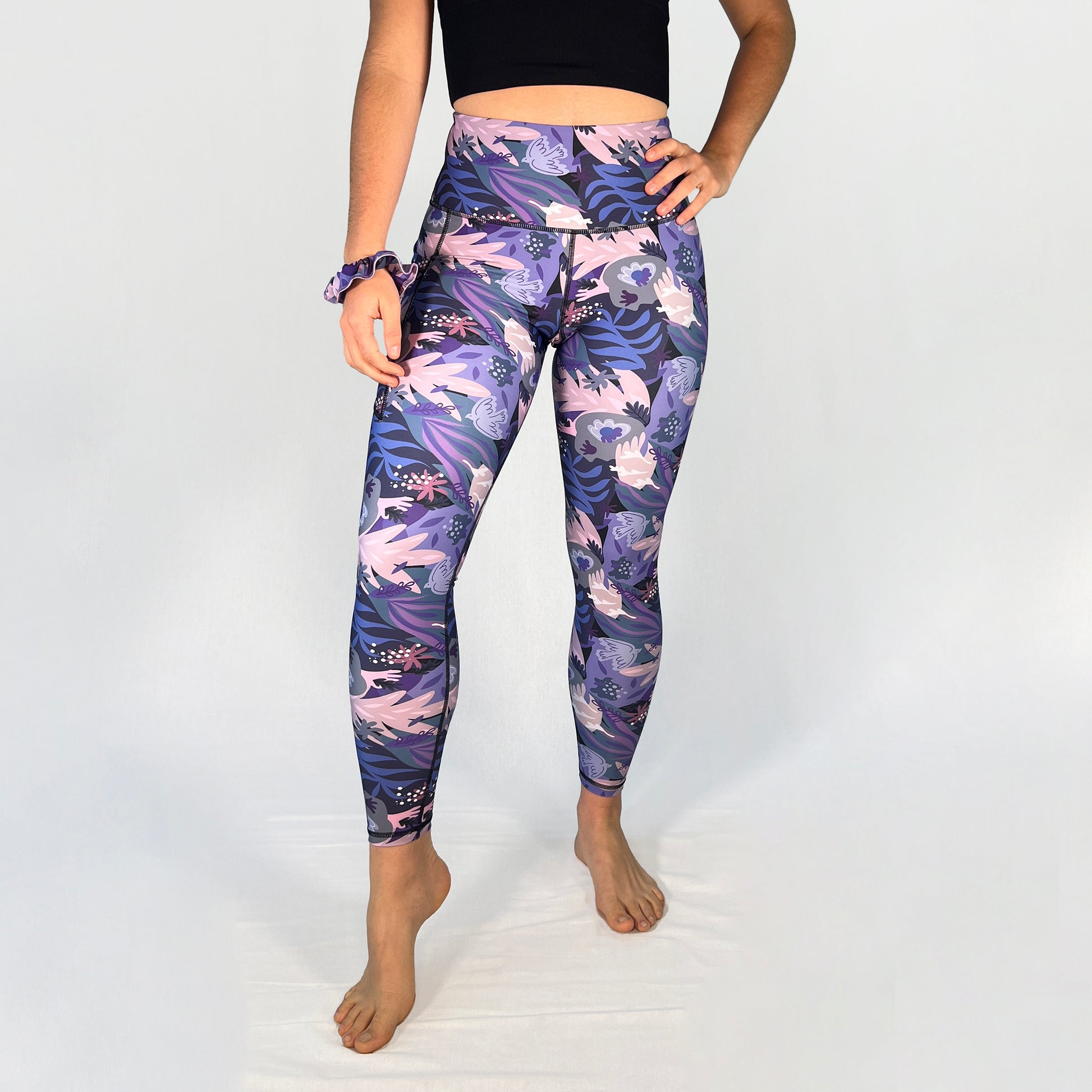 Front view of full-length leggings with pocket in Paloma design by Art2Go Monique Baques